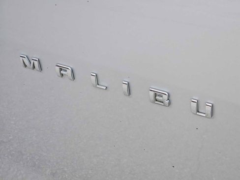 Used 2021 Chevrolet Malibu LT image 11