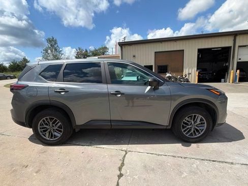Used 2024 Nissan Rogue S AWD/4WD image 2