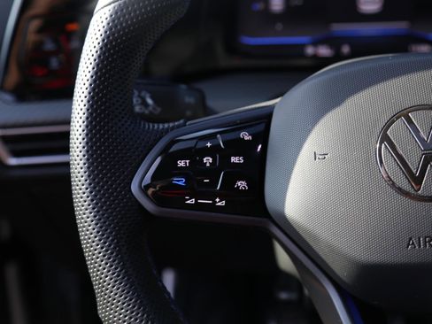 Used 2024 Volkswagen Golf R image 10