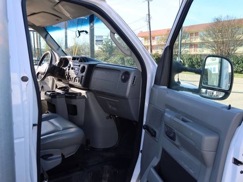 Used 2010 Ford E-350 and Econoline 350 Super Duty image 12