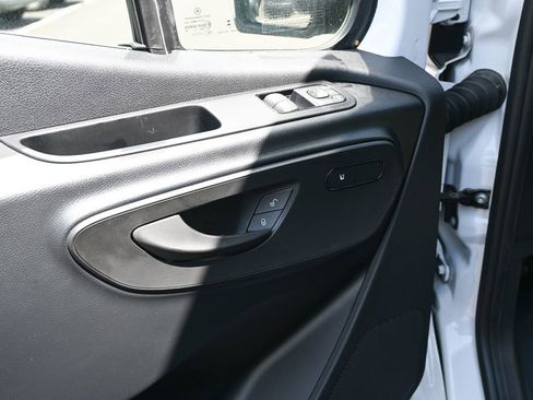Used 2025 Mercedes-Benz Sprinter 2500 image 7