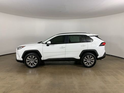 Used 2020 Toyota RAV4 XLE Premium FWD image 16