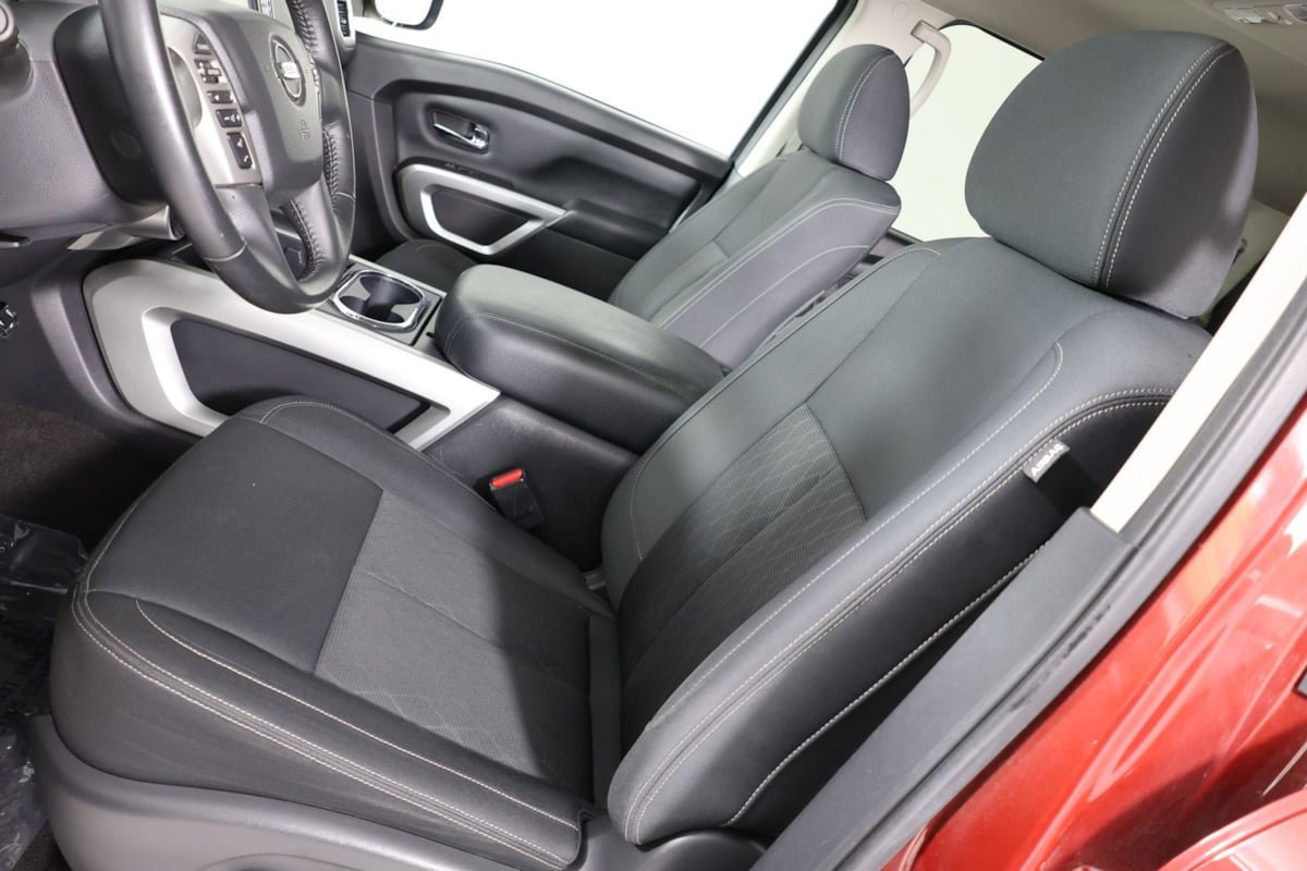 Used 2019 Nissan Titan SV w/ SV Convenience Package AWD/4WD image 10