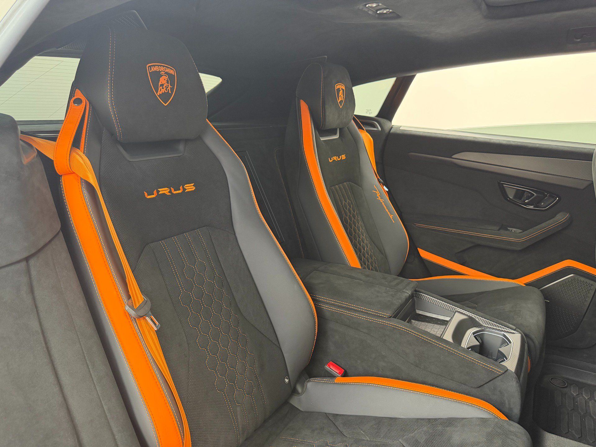 Used 2024 Lamborghini Urus Performante AWD/4WD image 26