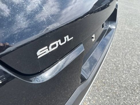 Used 2025 Kia Soul LX w/ LX Technology Package FWD image 8
