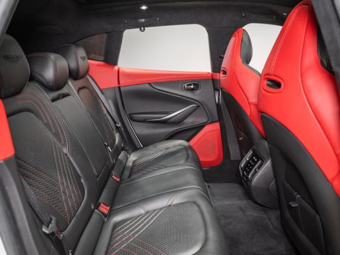 Used 2021 Aston Martin DBX AWD/4WD image 16
