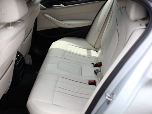 Used 2017 BMW 540i xDrive image 21