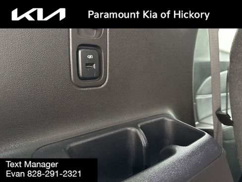 Used 2021 Chevrolet Traverse LT image 13