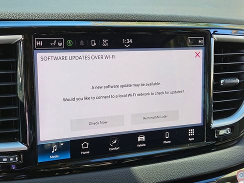 Used 2023 Chrysler Pacifica Touring-L image 21