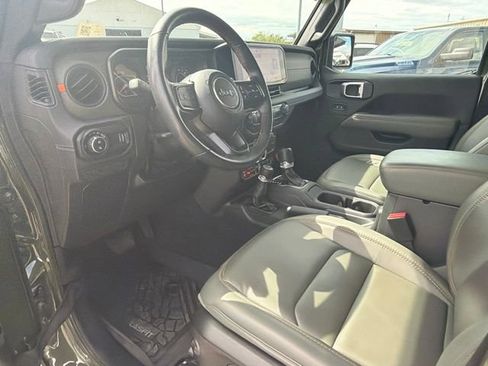 Used 2024 Jeep Gladiator Mojave AWD/4WD image 19