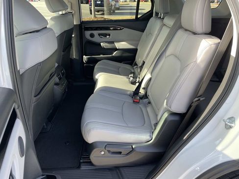 Used 2025 Honda Pilot EX-L image 9