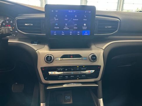 Used 2023 Ford Explorer XLT w/ Equipment Group 202A AWD/4WD image 3