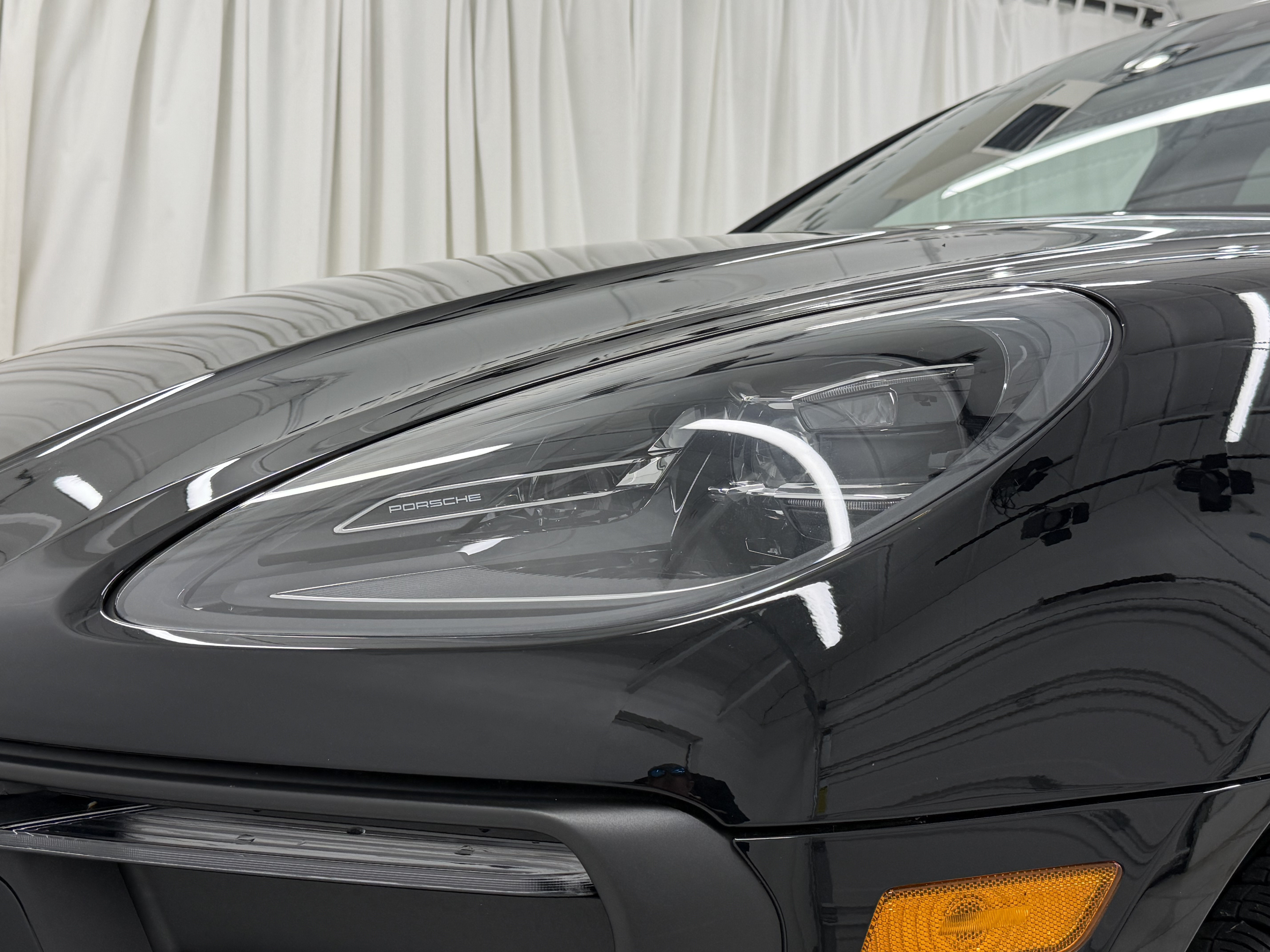 Used 2025 Porsche Macan AWD/4WD image 17