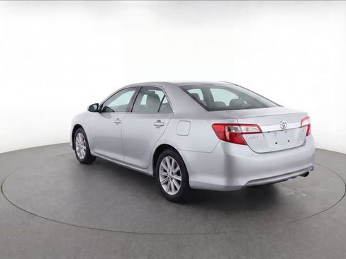 Used 2013 Toyota Camry XLE w/ Leather Pkg FWD image 3