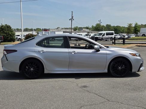 Used 2024 Toyota Camry XSE FWD image 6