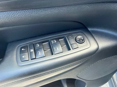 Used 2021 Jeep Grand Cherokee Laredo X AWD/4WD image 12