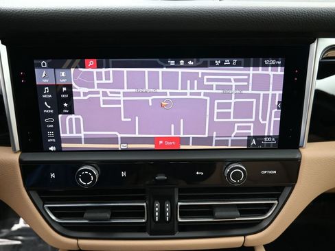 Certified 2024 Porsche Macan AWD/4WD image 12
