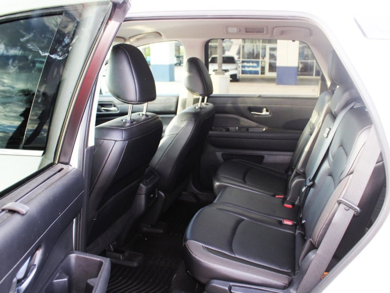 Used 2022 Nissan Pathfinder SL w/ SL Black Package FWD image 12