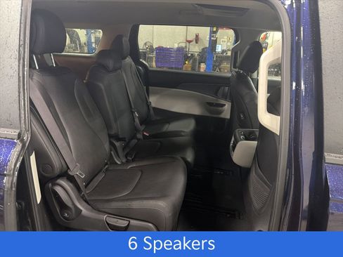 Used 2024 Kia Carnival LX image 22