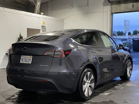 Used 2023 Tesla Model Y Long Range image 4