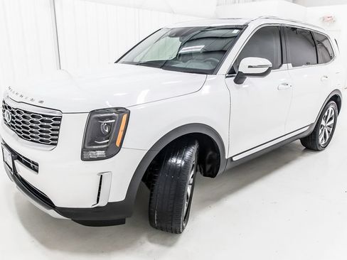 Used 2020 Kia Telluride EX w/ EX Premium Package FWD image 2