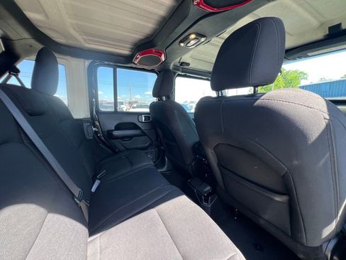 Used 2019 Jeep Wrangler Unlimited Sahara image 15