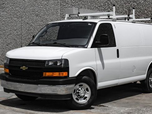 Used 2022 Chevrolet Express 2500 w/ Driver Convenience Package RWD image 5
