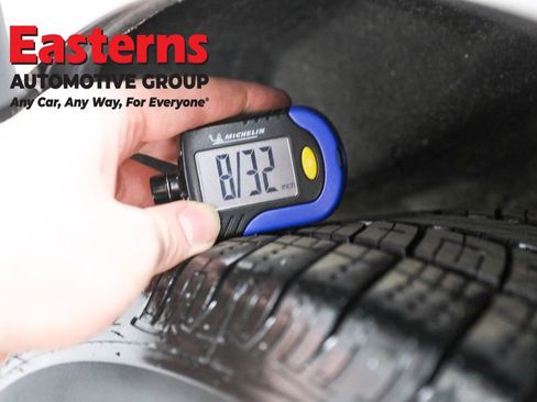 Used 2020 Ford Edge SE image 25