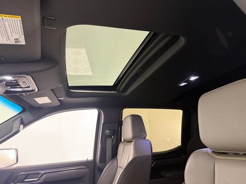 Used 2024 Chevrolet Silverado 1500 ZR2 w/ Technology Package AWD/4WD image 25