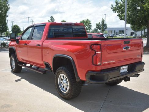 Used 2025 Chevrolet Silverado 2500 ZR2 w/ Technology Package AWD/4WD image 9
