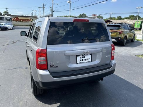 Used 2017 Jeep Patriot Latitude AWD/4WD image 10