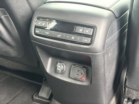 Used 2022 Hyundai Palisade Limited w/ Winter Package AWD/4WD image 43