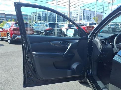 Used 2022 Nissan Rogue Sport S image 12
