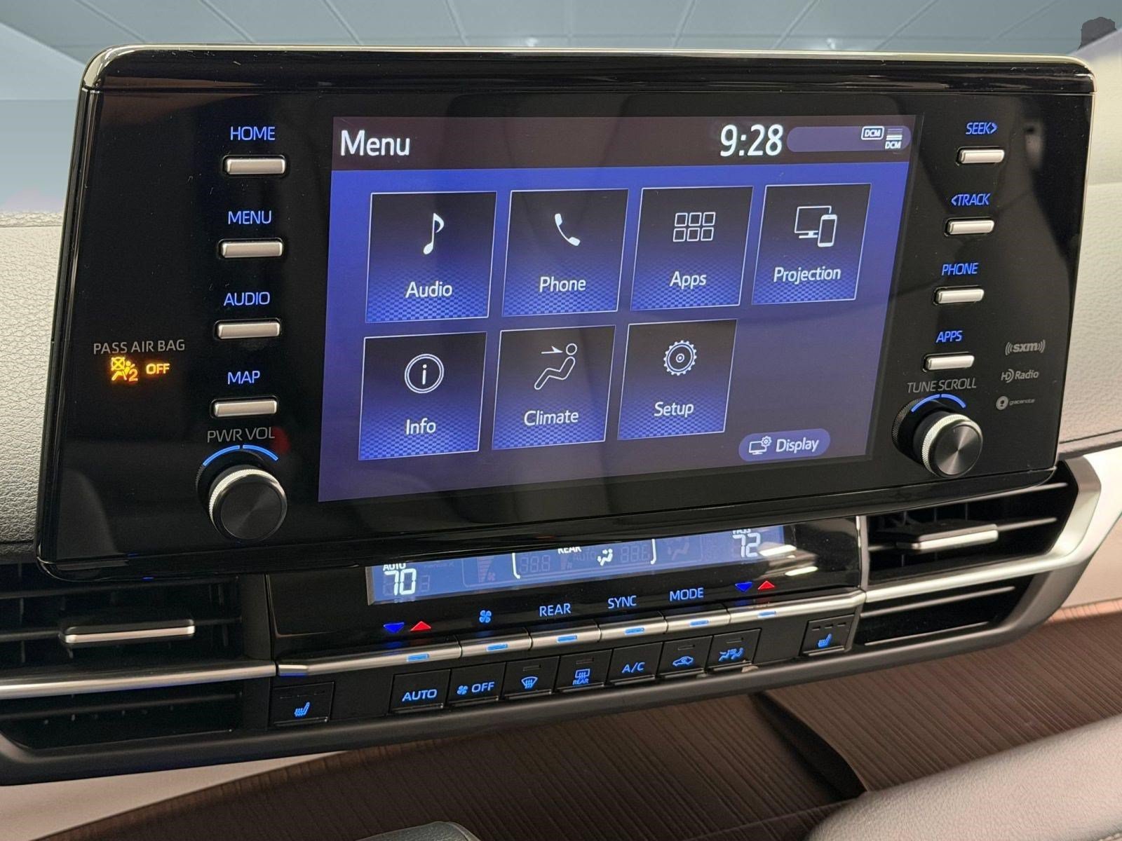 Used 2024 Toyota Sienna XLE FWD image 21