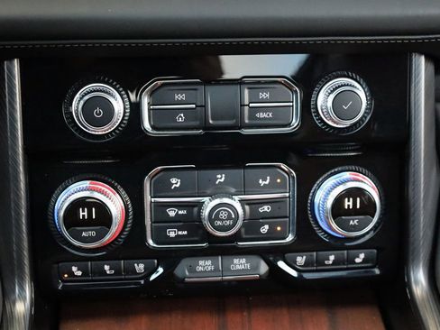 Used 2023 GMC Yukon XL Denali Ultimate image 40