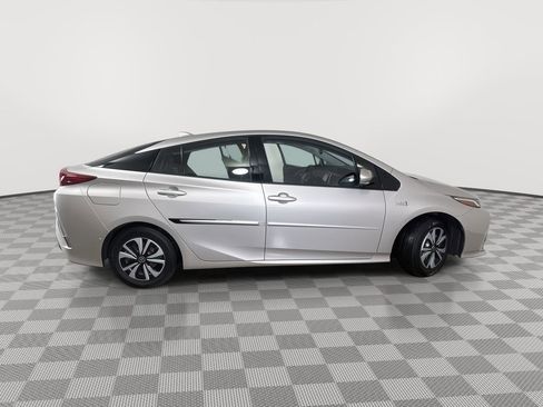 Used 2019 Toyota Prius Prime Advanced image 17