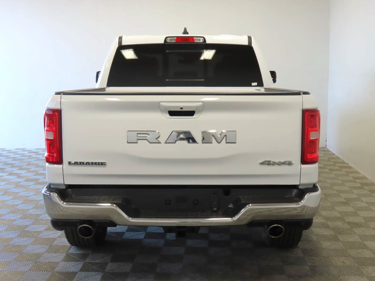 Used 2025 RAM 1500 Laramie AWD/4WD image 4