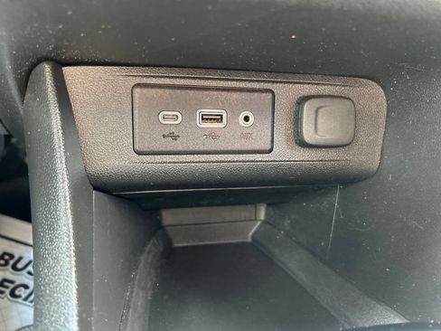 Used 2022 Buick Encore GX Preferred w/ Sport Touring Package FWD image 28