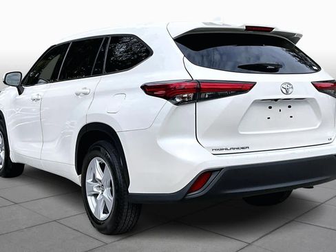Used 2021 Toyota Highlander LE image 12