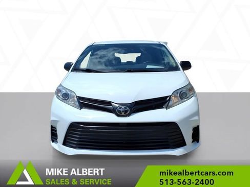 Used 2020 Toyota Sienna L FWD image 2