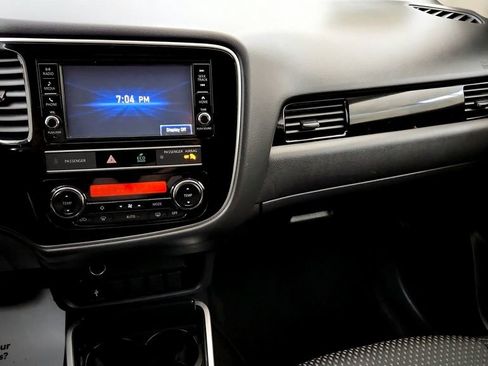 Used 2019 Mitsubishi Outlander ES AWD/4WD image 30