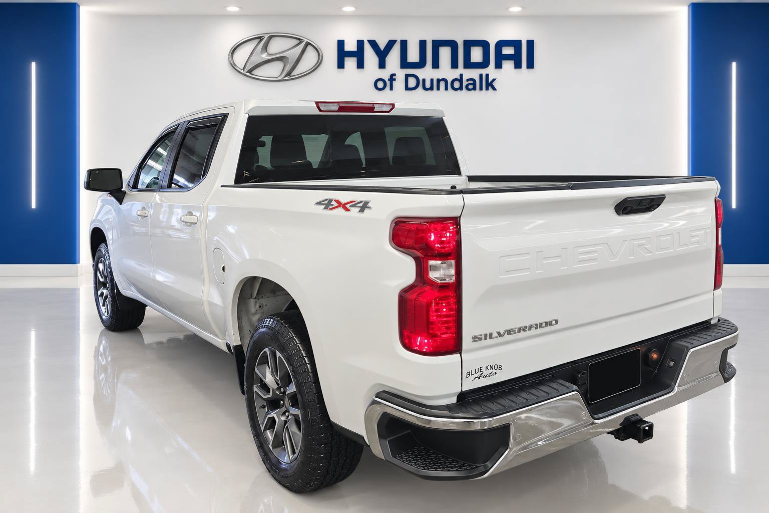 Used 2022 Chevrolet Silverado 1500 LT AWD/4WD image 2