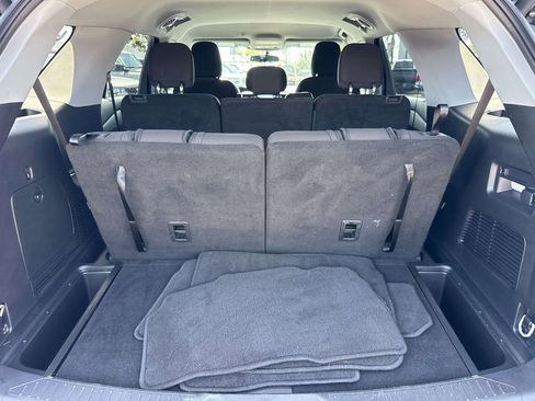Used 2023 Ford Explorer XLT RWD image 8