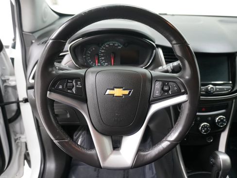 Used 2020 Chevrolet Trax LT w/ LT Convenience Package image 15