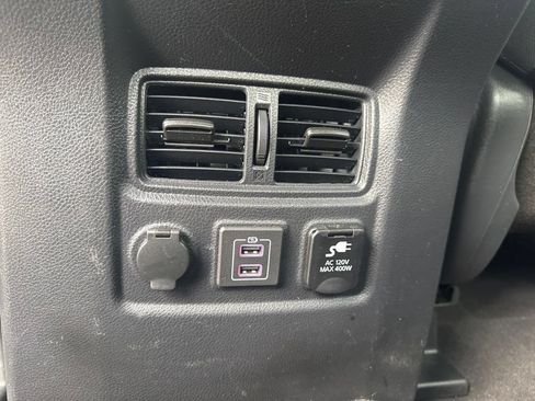 Used 2023 Nissan Titan SV w/ SV Convenience Package AWD/4WD image 20