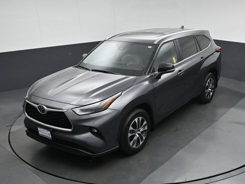 Used 2023 Toyota Highlander XLE FWD image 73