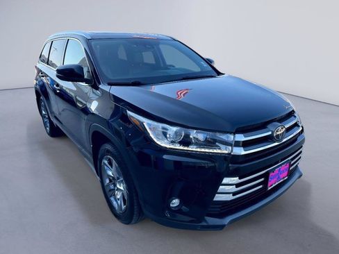 Used 2019 Toyota Highlander Limited Platinum AWD/4WD image 4