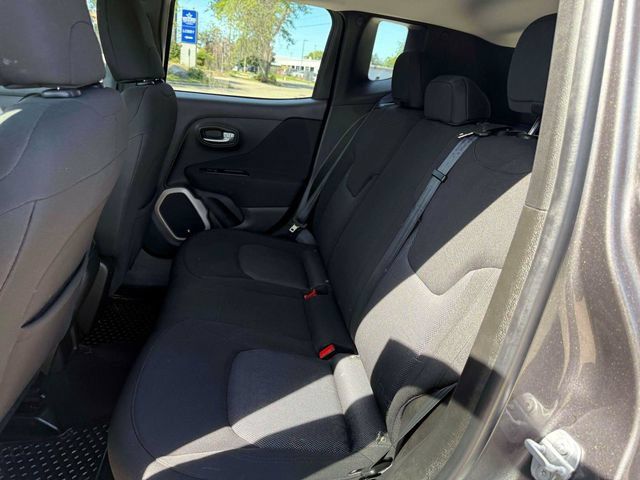 Used 2017 Jeep Renegade Latitude w/ Cold Weather Group AWD/4WD image 13