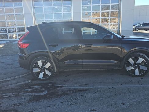 Used 2023 Volvo XC40 Recharge Ultimate image 2