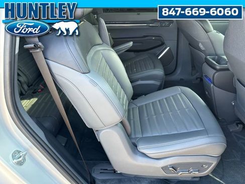 Used 2024 Kia EV9 Land image 12